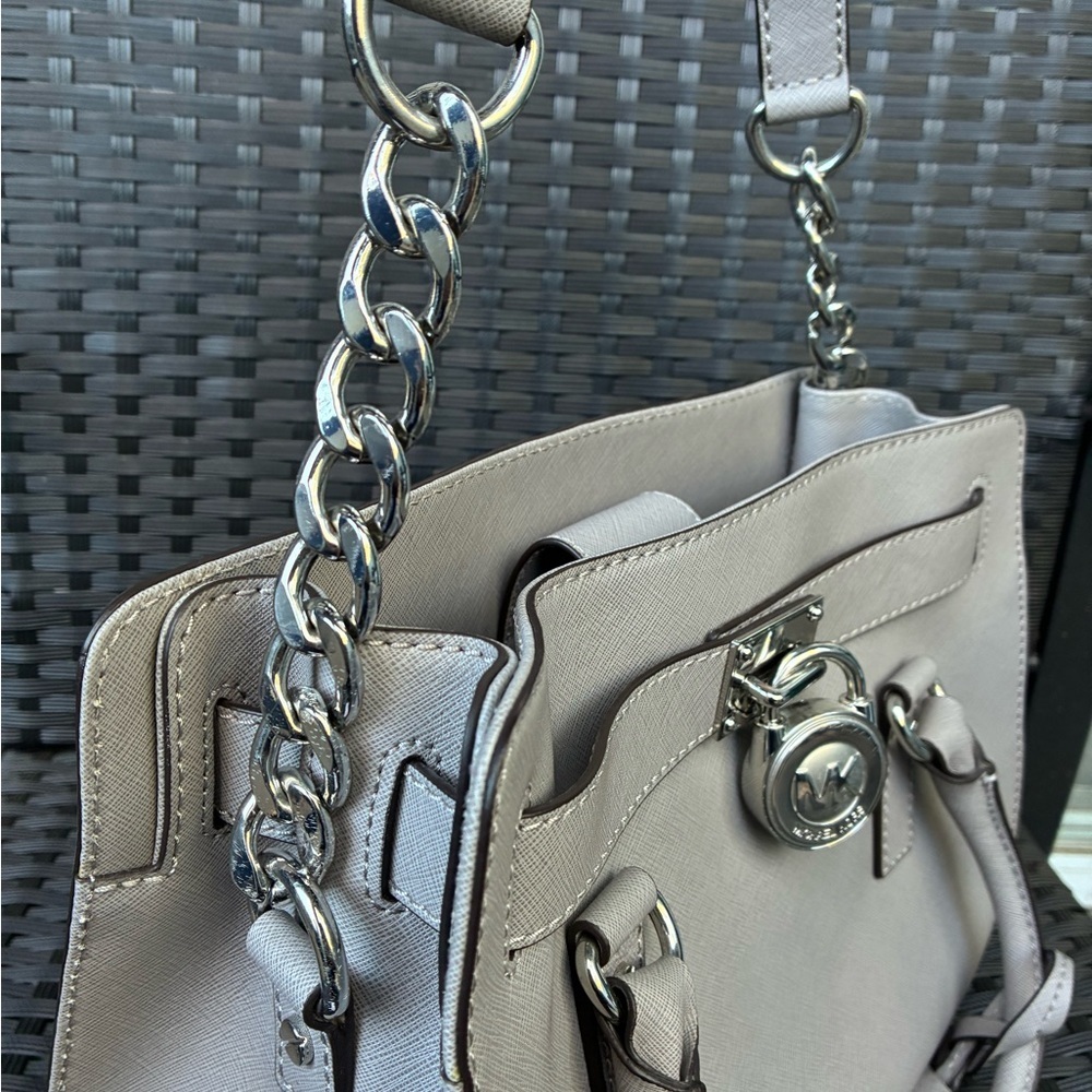Michael Kors Bag,Michael Kors Light Gray Shoulder Bag. - Picture 3 of 16